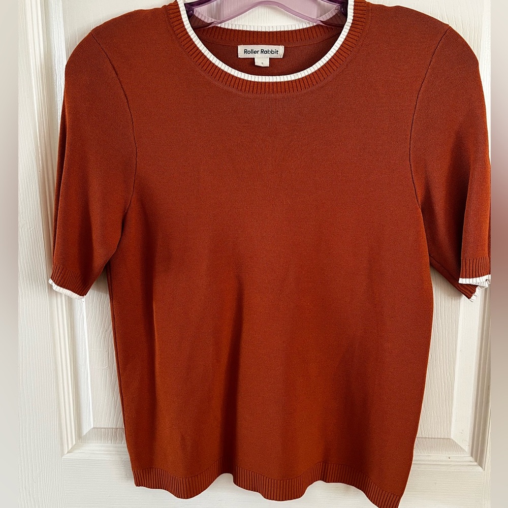Roller Rabbit Rust Tee with White Trim